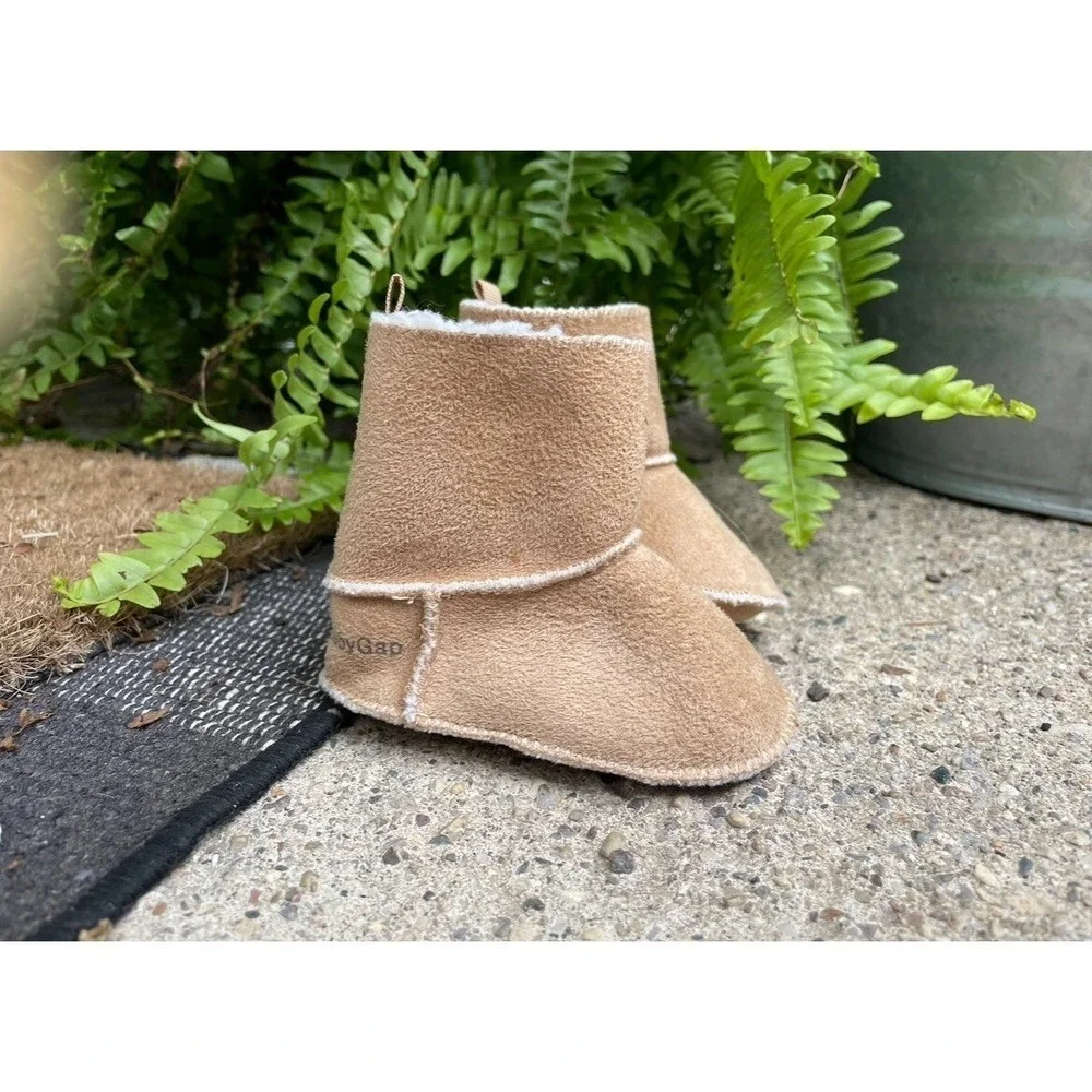 Baby GAP Sherpa‎ Lined Boots Booties,Size 0-3 Months