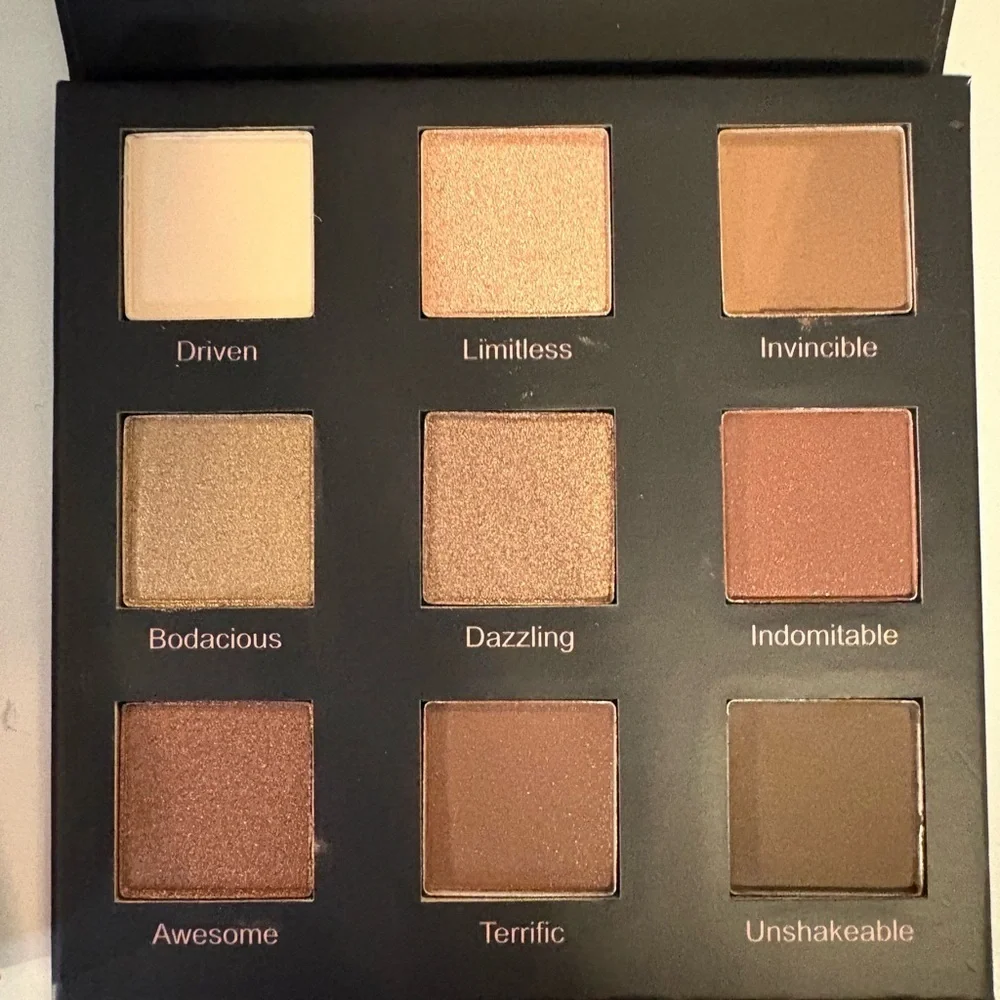 RealHer eyeshadow palette