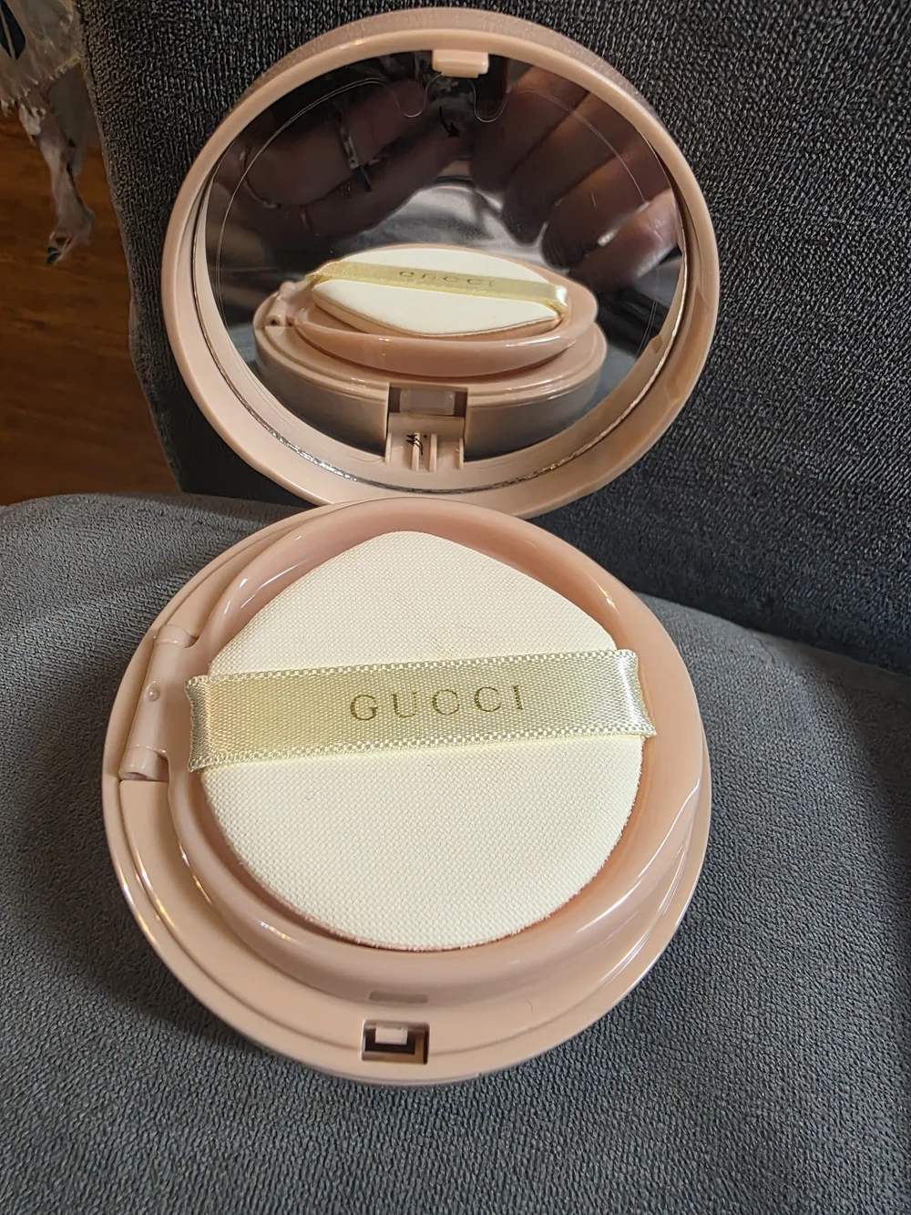 Gucci cushion de