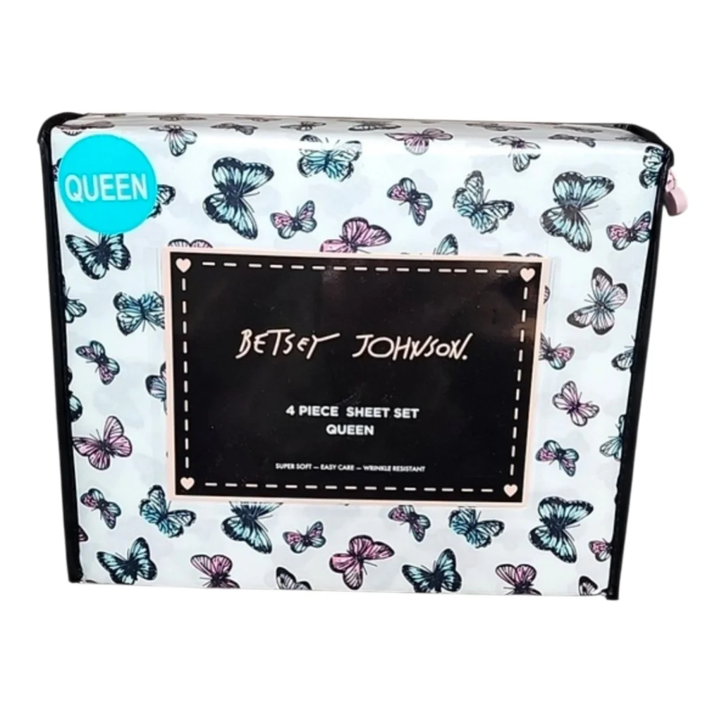Betsey Johnson elegant queen