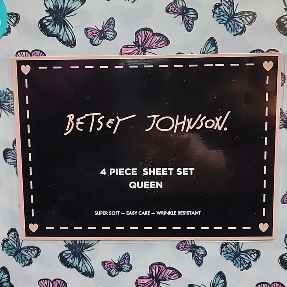 Betsey Johnson elegant queen