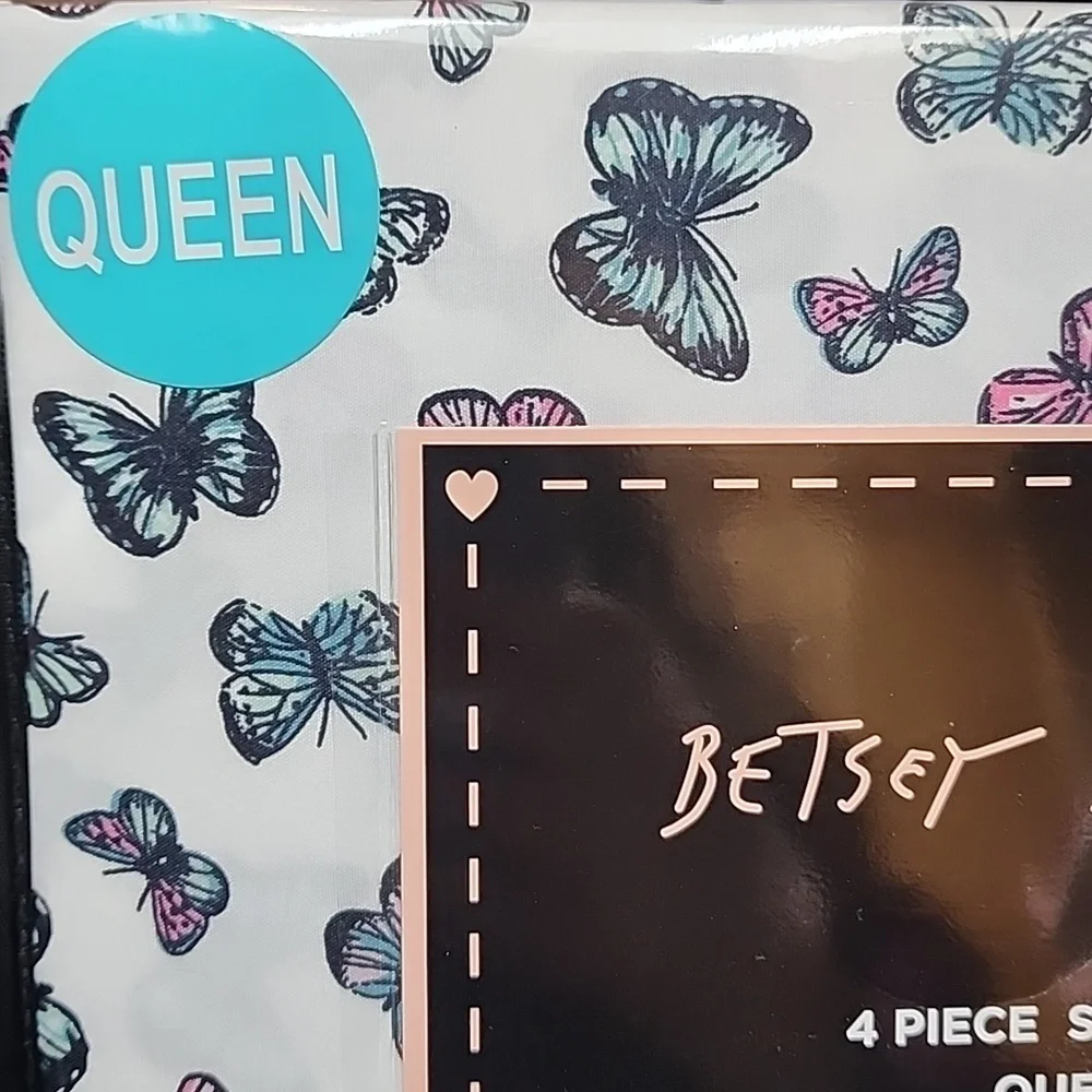 Betsey Johnson elegant queen