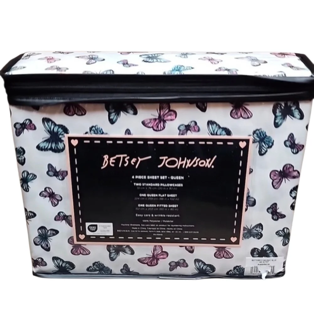 Betsey Johnson elegant queen