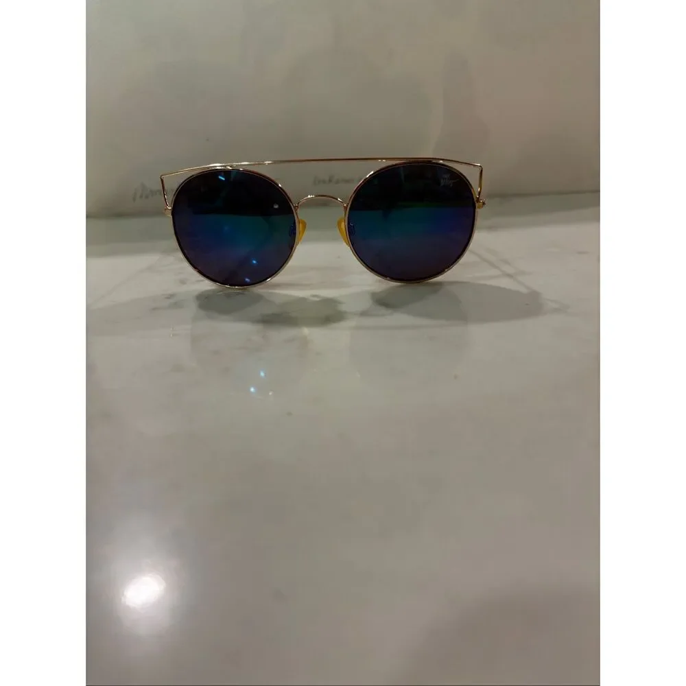 Betsy Johnson Sunglasses Gold Colored Rim‎ Round 5-1/8” Wide Heart Logo EUC