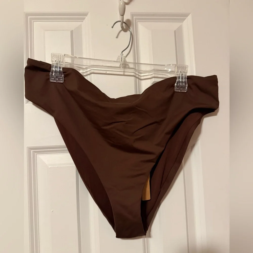 SKIMS Swim Mid Waist Bottoms in a brown color Cocoa, New With Tag Size 3X