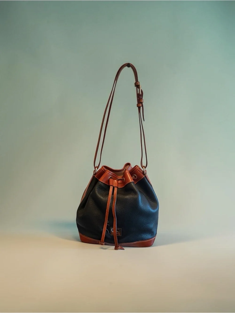Vtg Dooney & Bourke Black Pebbled Leather Drawstring Bucket Bag Shoulder Purse