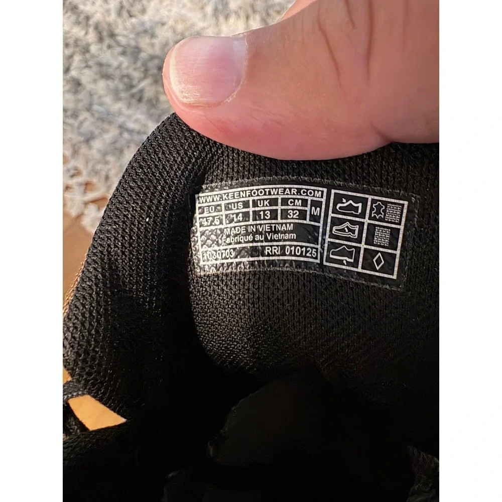 Keen hiking dirt support