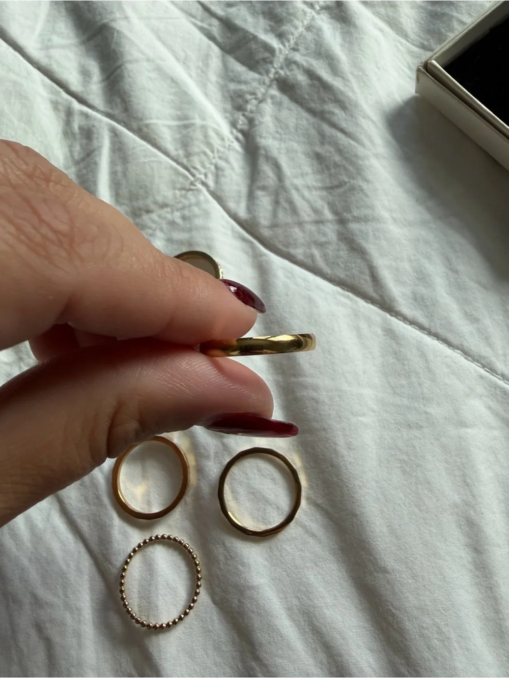 N/A elegant gold