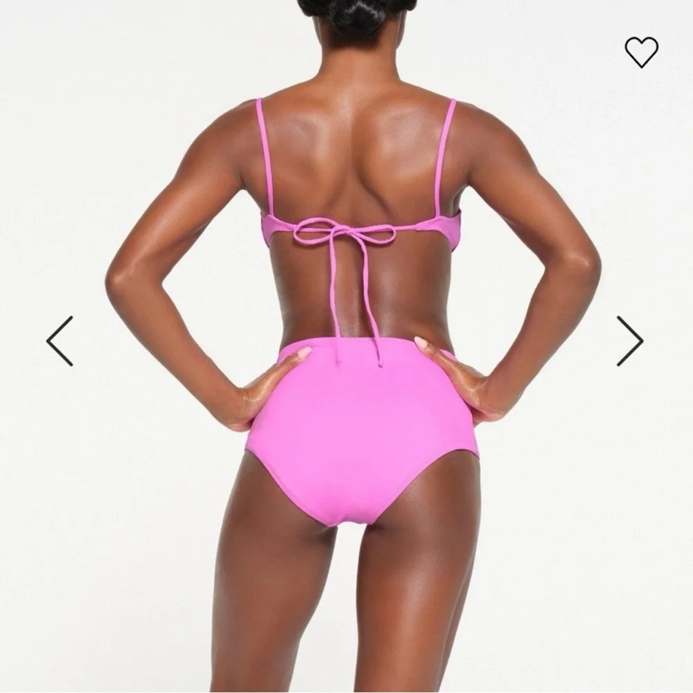 SKIMS measurements waist