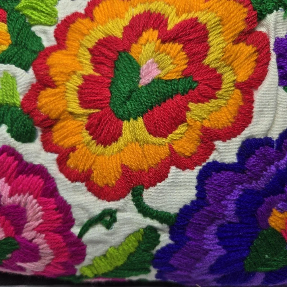 The Unbranded Brand cotton handbag