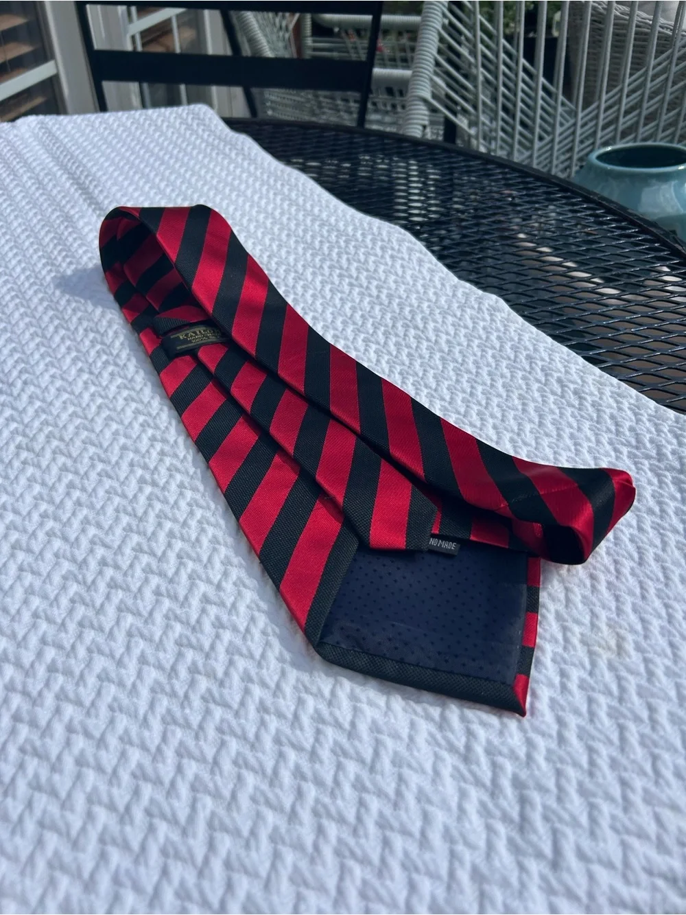 Kailong striking red