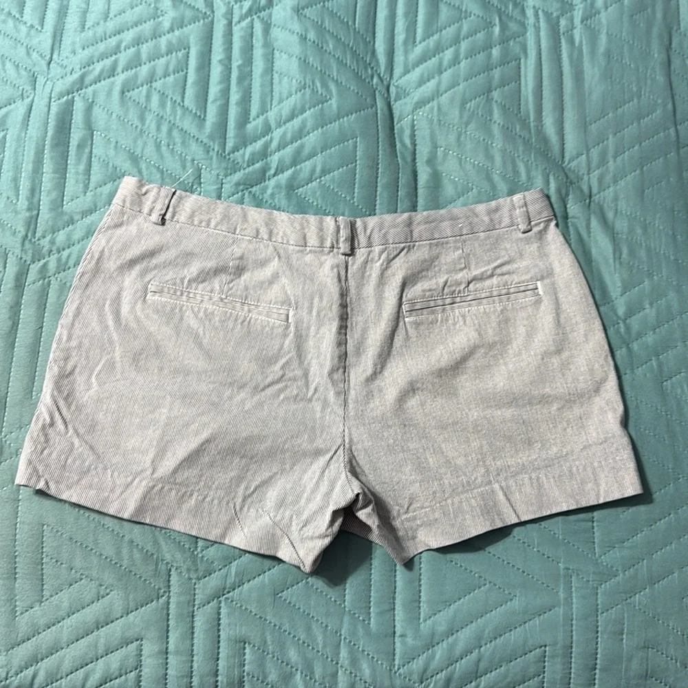 Old Navy 18” pinstriped 9”