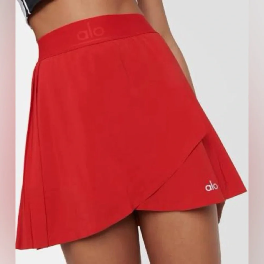 ALO Yoga bright red
