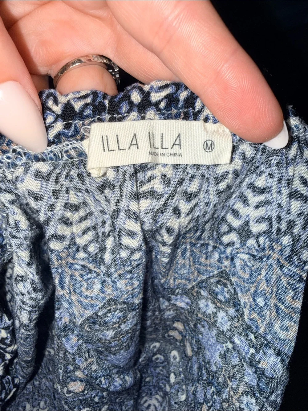 ILLA ILLA separate photos