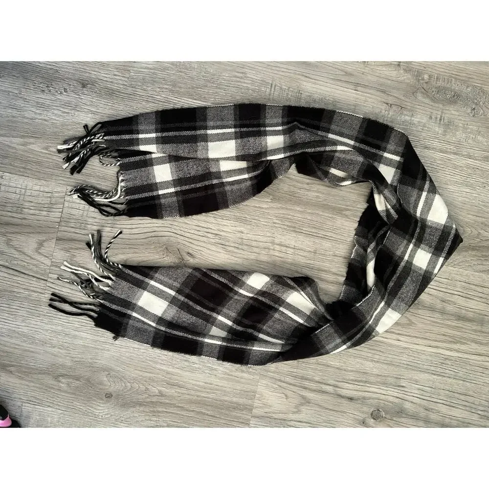 Soft Winter Black and‎ White Checkered Scarf