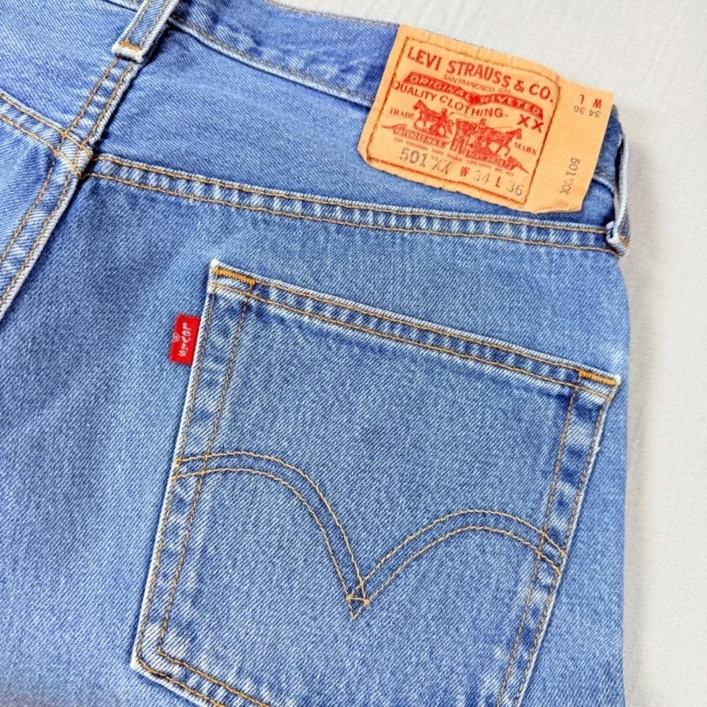 VTG Levis 501xx Mens Jeans 32x33 Light Wash‎ Button Fly Made in USA Tag 34x36