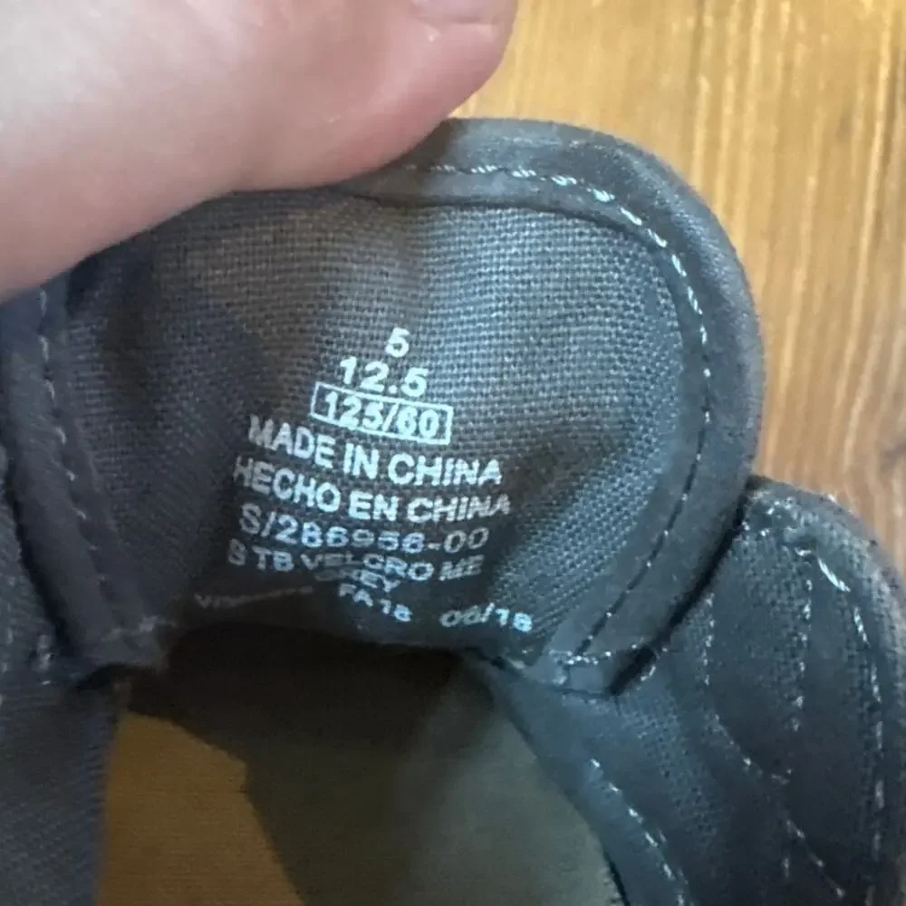 Old Navy‎ gray faux suede double strap velkro toddler sneakers SIZE 5