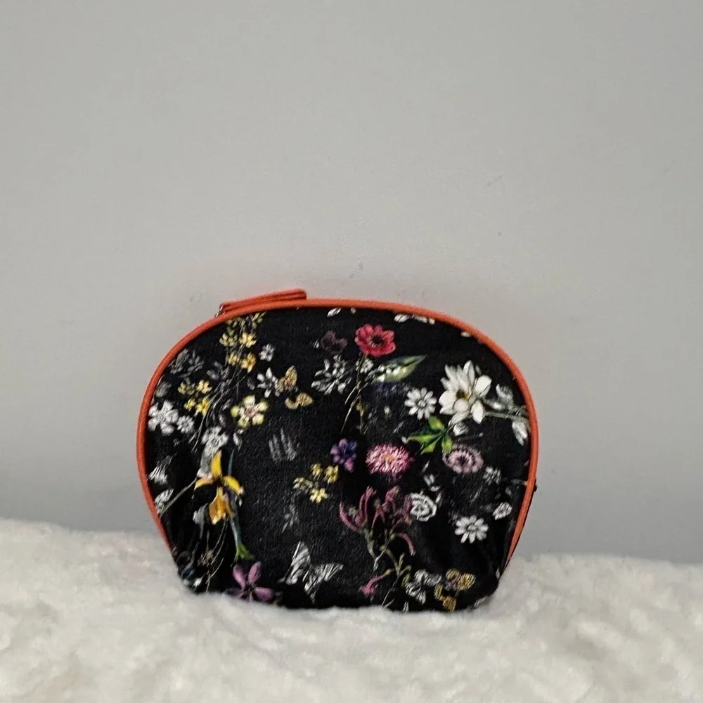 Kenneth Cole Reaction elegant floral