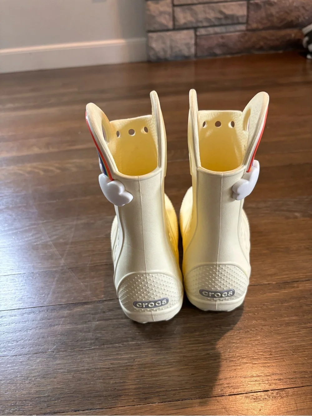 CROCS pale yellow