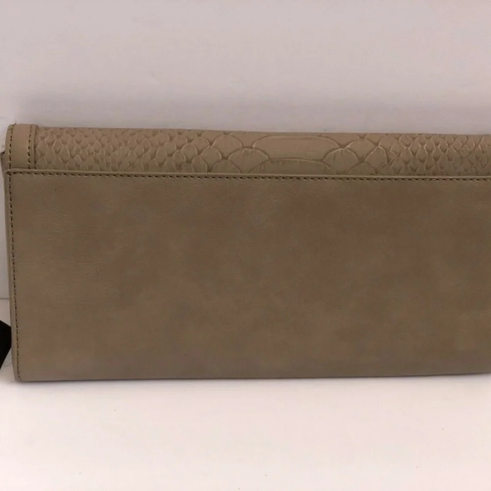 Guess clutch wallet