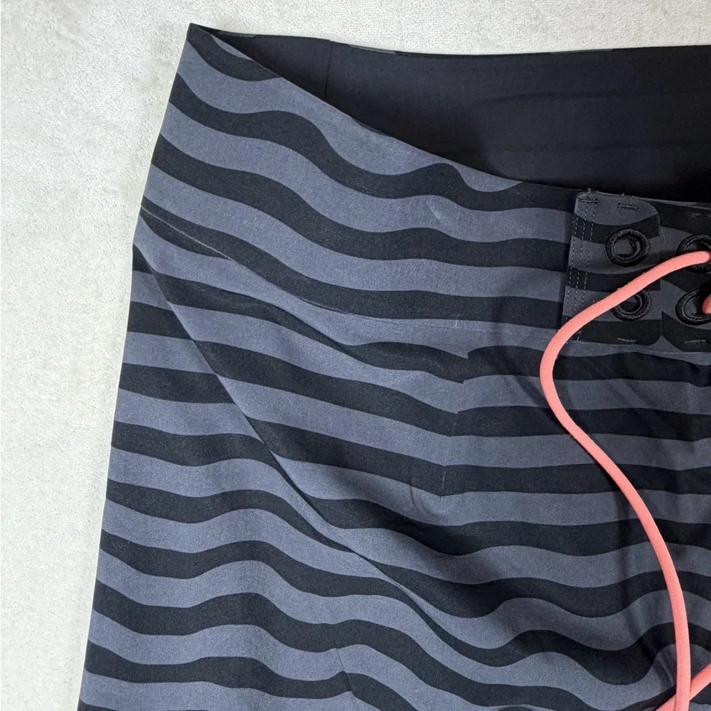 lululemon athletica stylish wave
