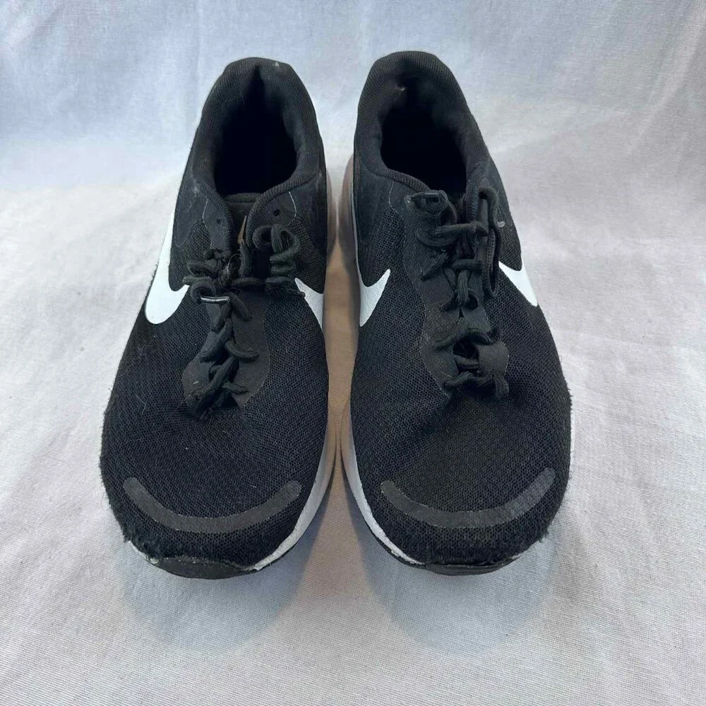 Nike size revolution mesh