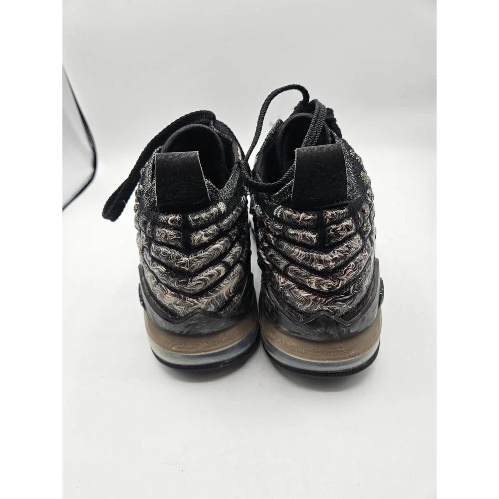 Nike few pet