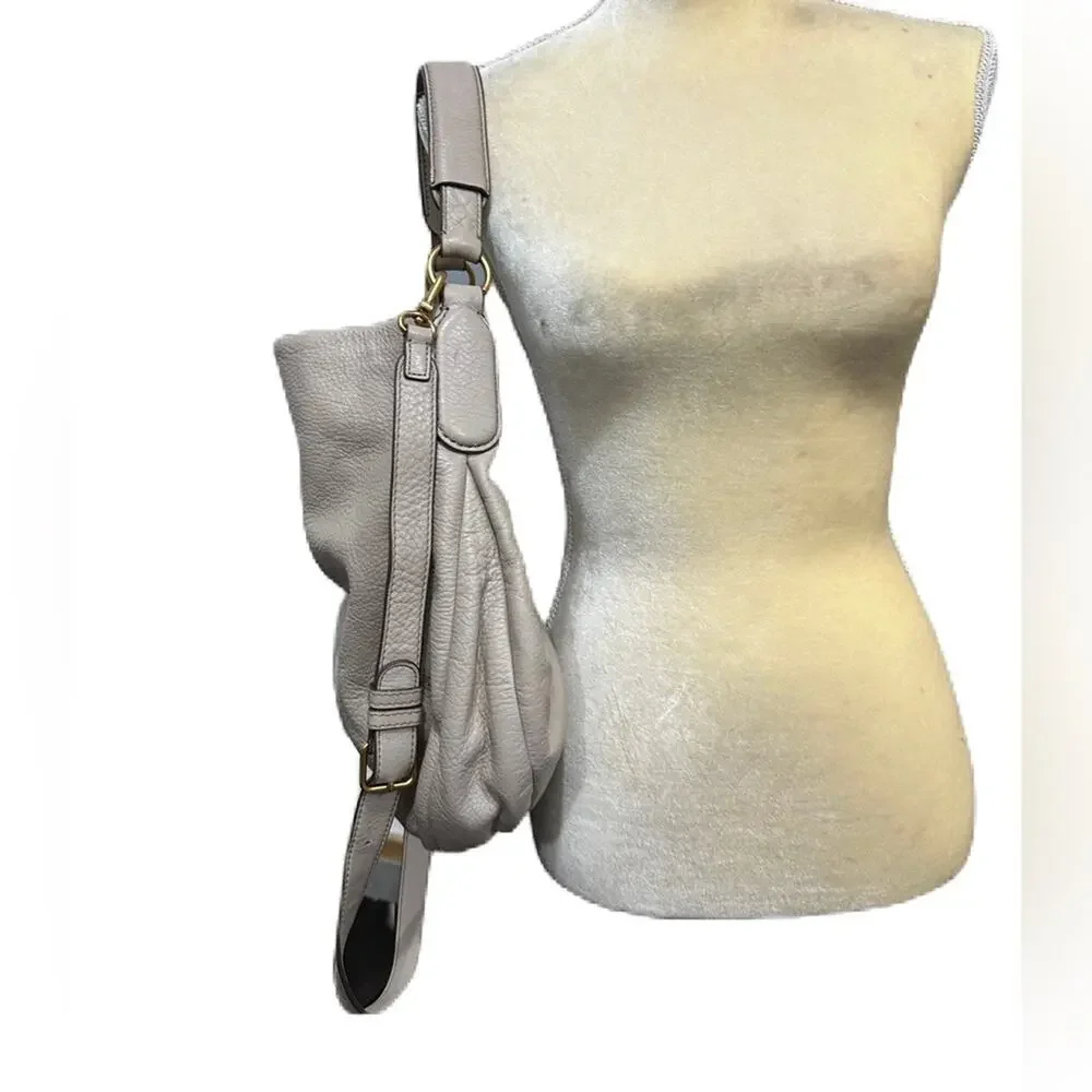 Marc‎ Jacobs Cream Pebble Leather Hobo/crossbody Bag With Long Strap