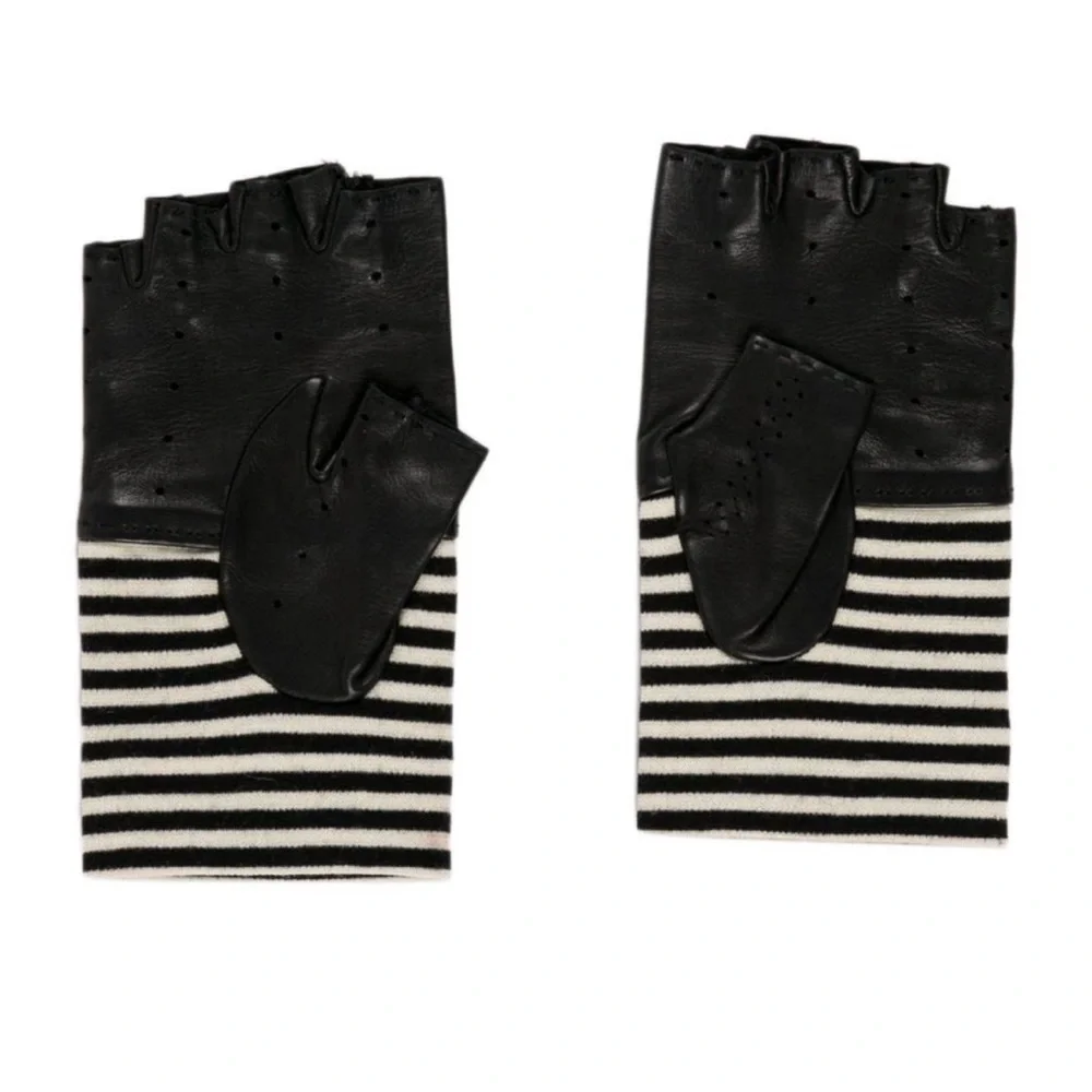 CHANEL gloves large chic