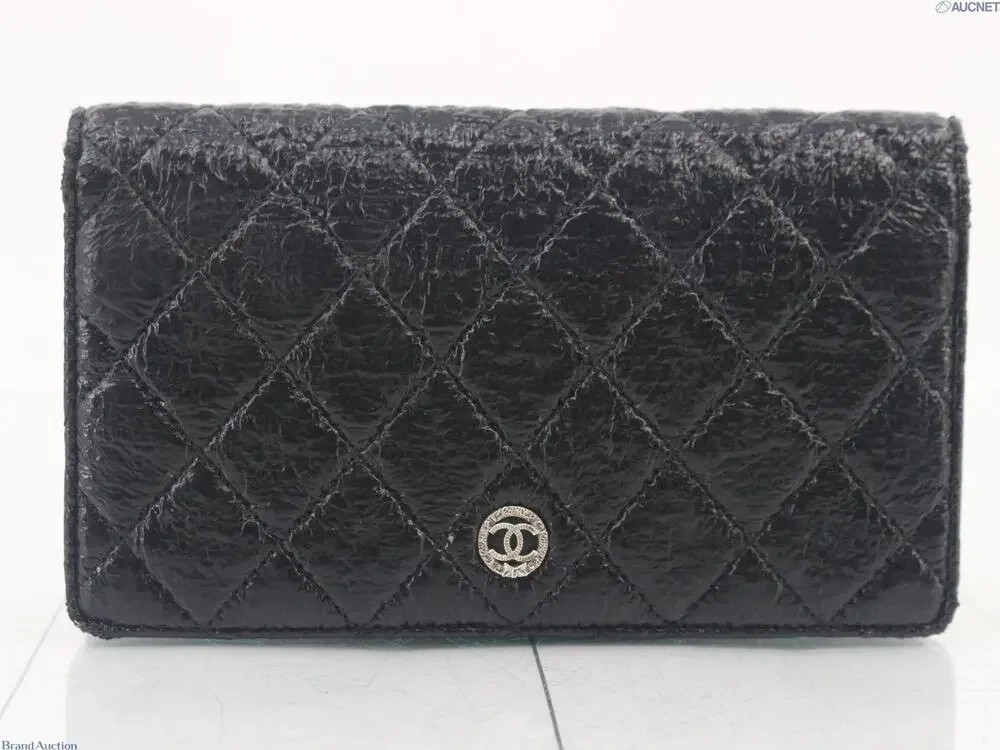 5909 - Chanel Matelasse Coco Button bi-fold wallet