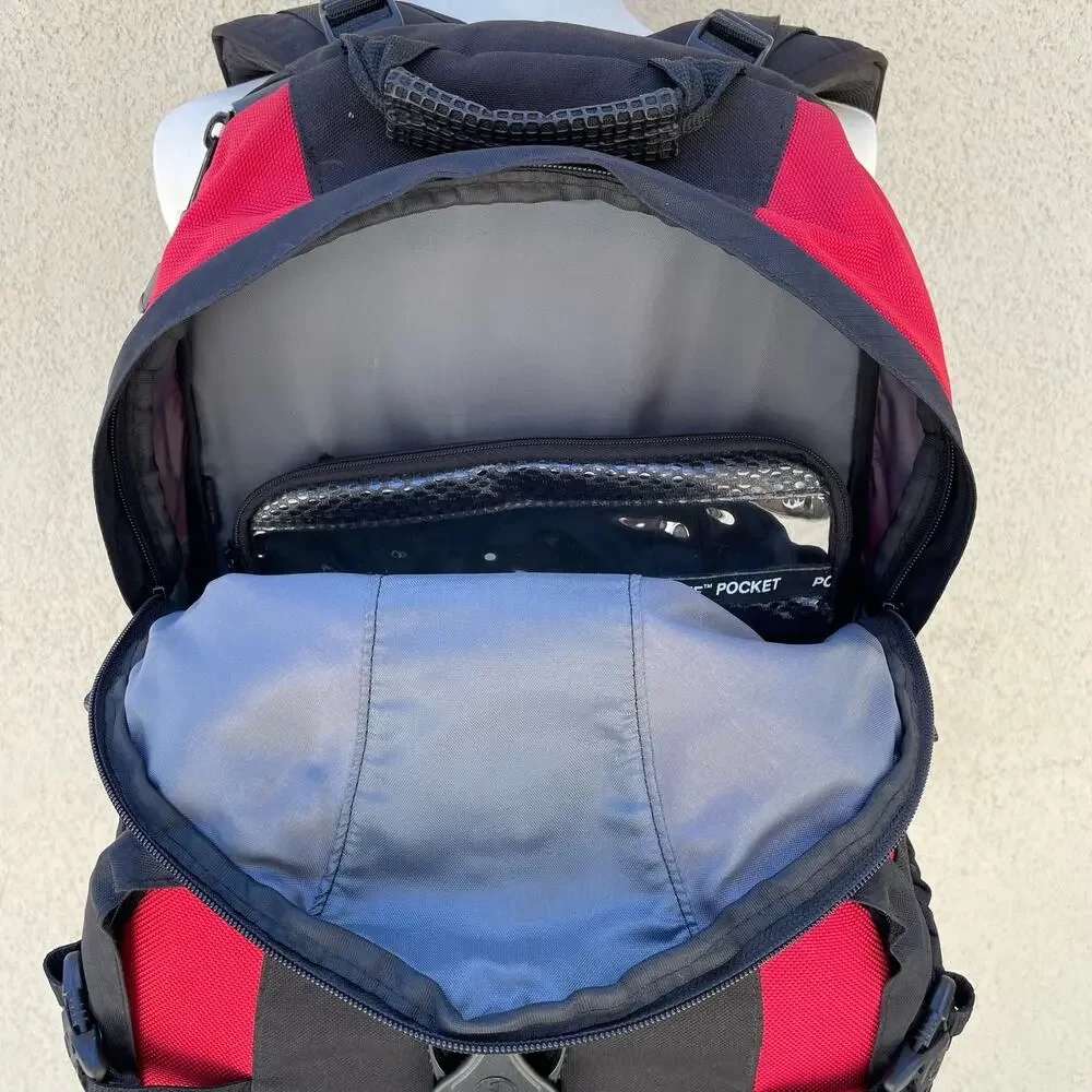 Tamrac red black
