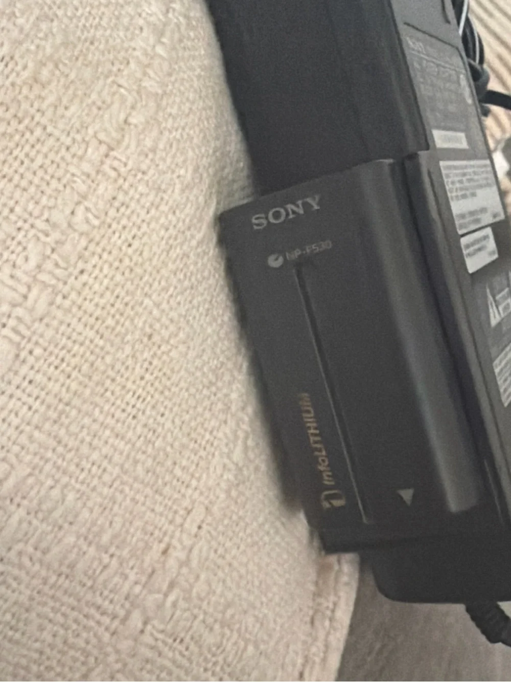 Sony Handycam CCD-TRV72 NTSC Video Hi8 Camcorder / Tested / + Accessories