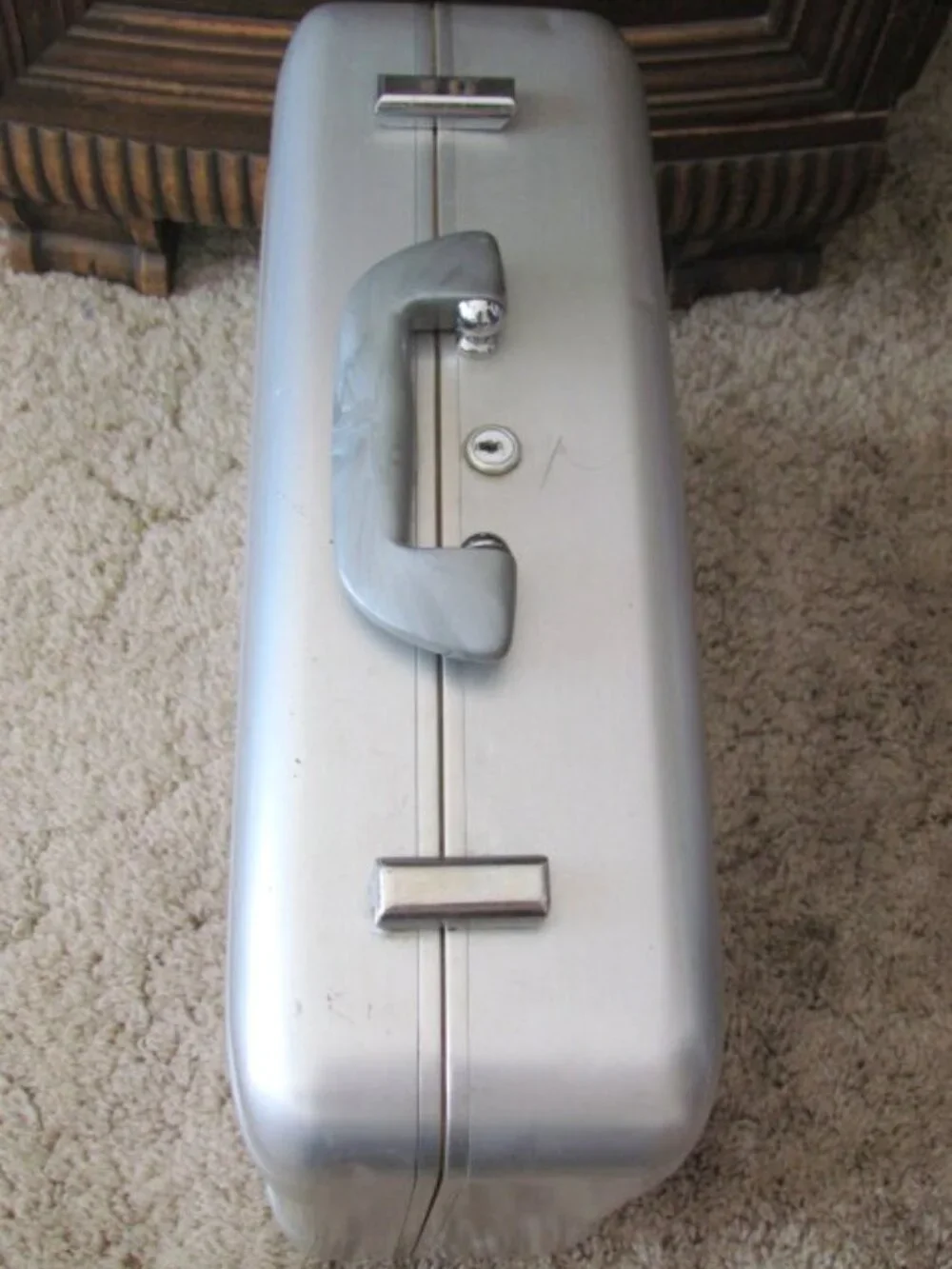 HALLIBURTON ALUMINUM BRIEFCASE, HARD METAL SUITCASE w CLICK SHUT CLOSURES