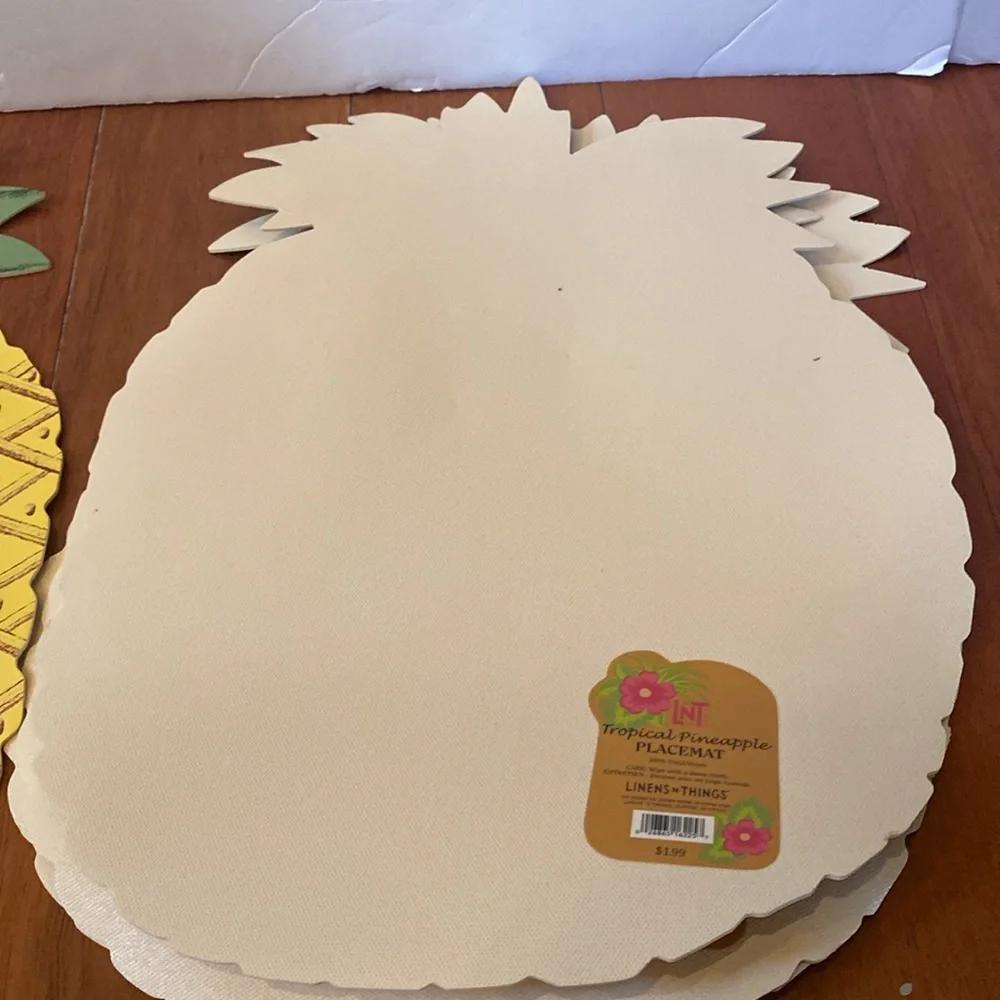 Tropical fruit  pineapple table placemats set of 4 summer 17x13” new