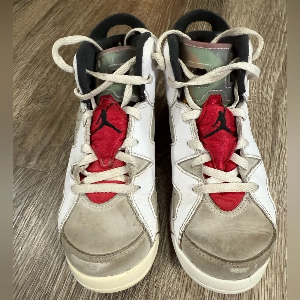 Nike Jordan high top youth sneakers Gray, White And Red ,‎ sz:1Y