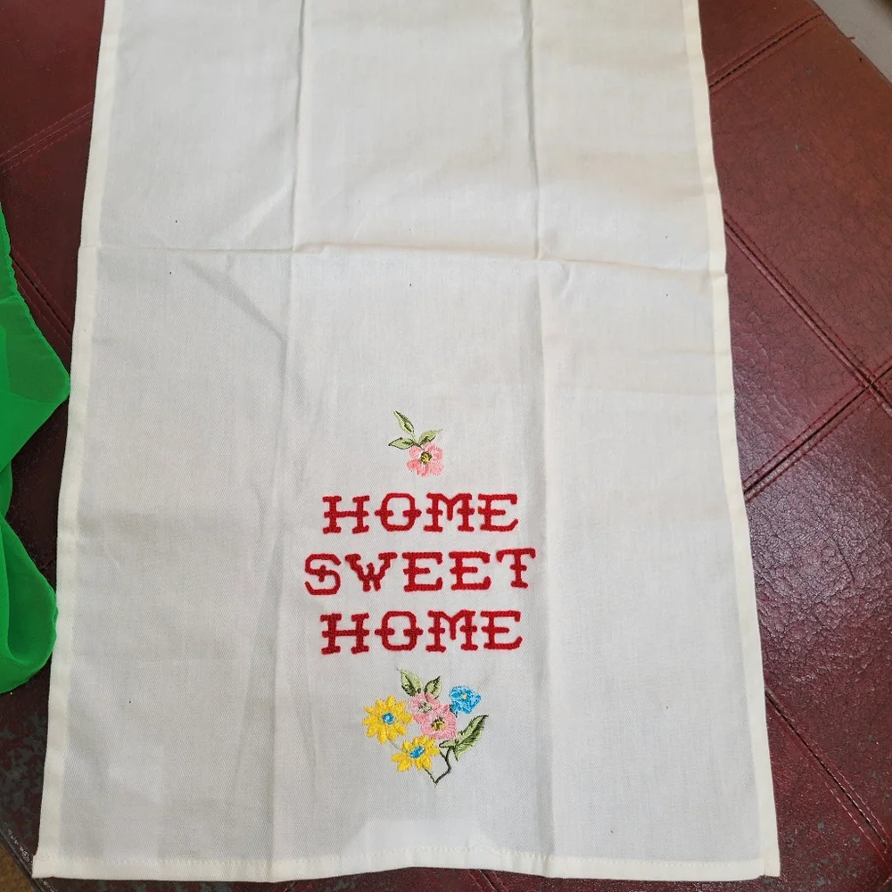 Home Sweet Home  Embroidered Tea Towel ~ Pioneer Woman ~ GUC ~ FINAL PRICE!