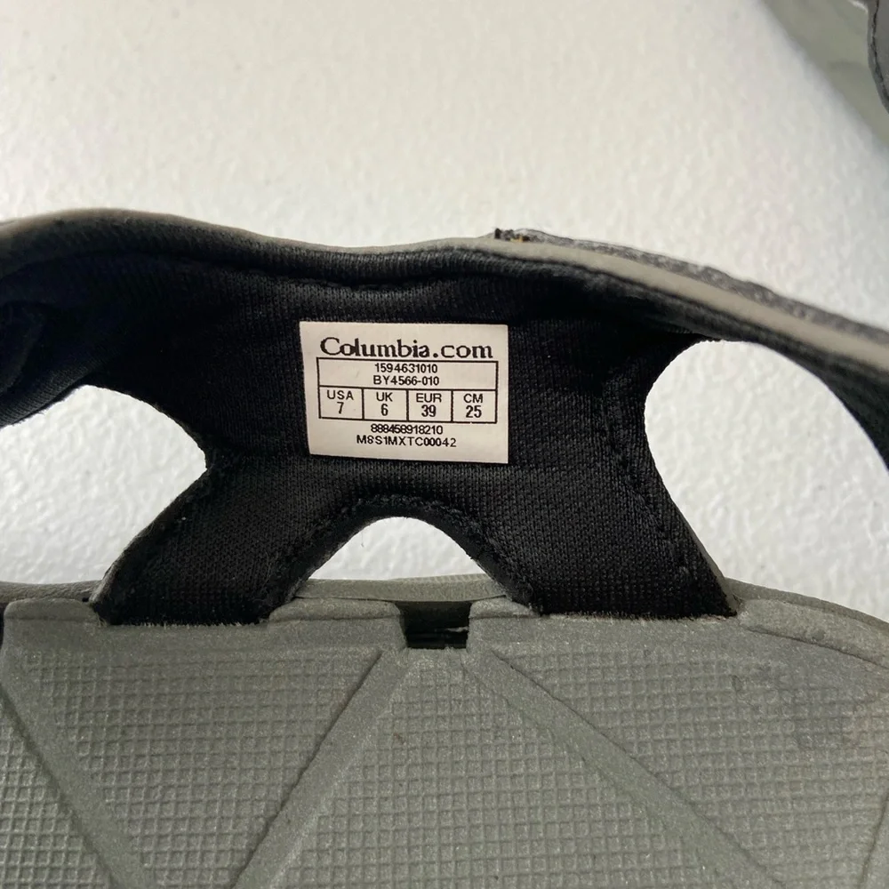 NWOT Columbia‎ men’s Techsun bent black gray Omni-grip Velcro outdoor sandals 7