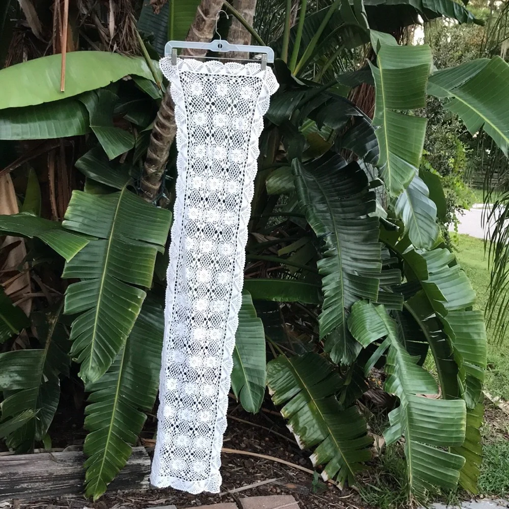 Crochet table runner