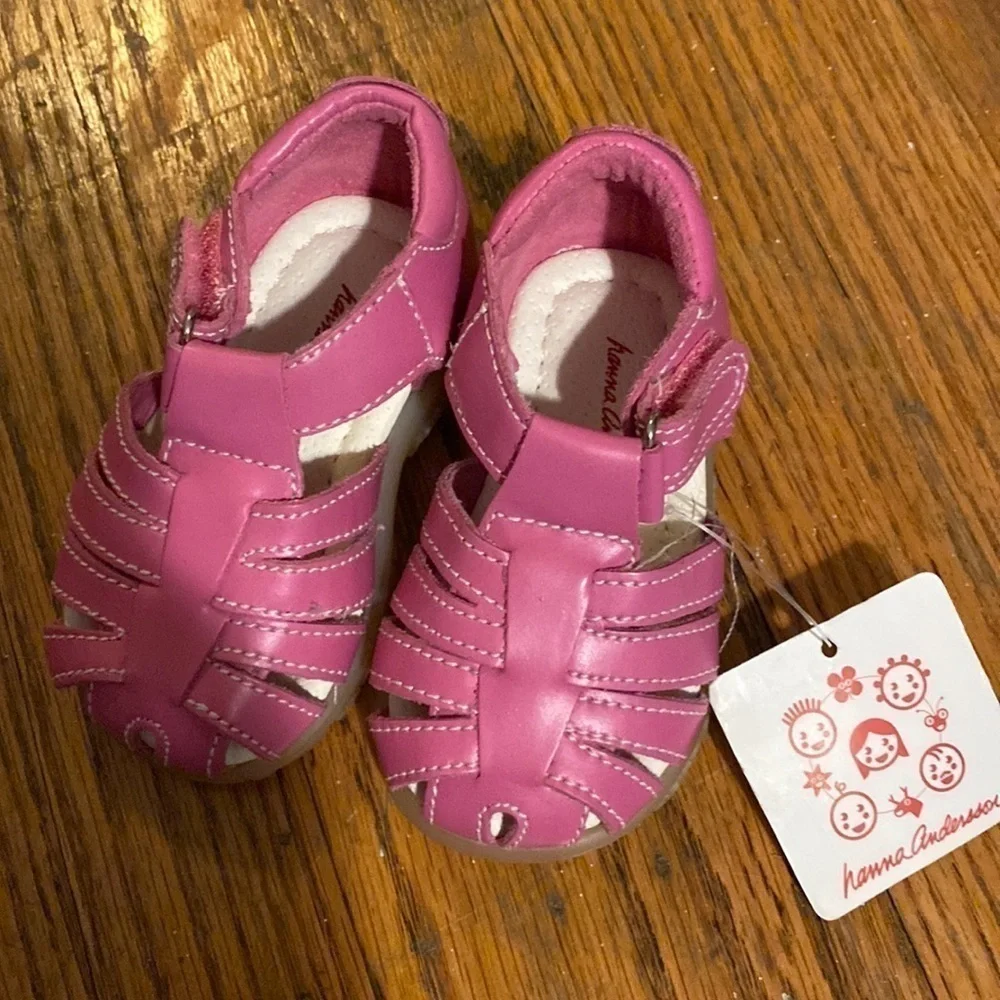𝅺NWT Hanna anderson pink fisherman sandals size 2c