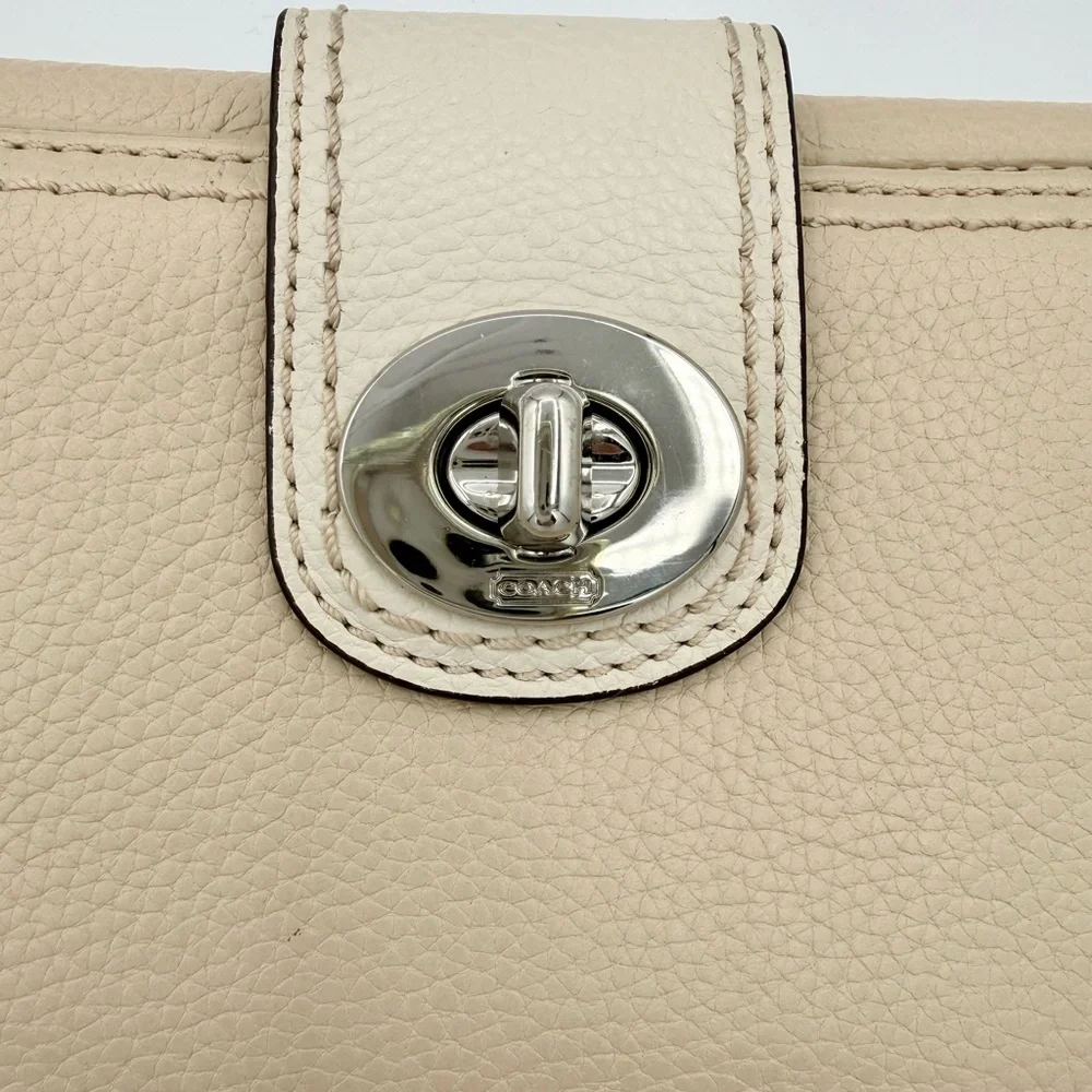Coach beautiful pebbled