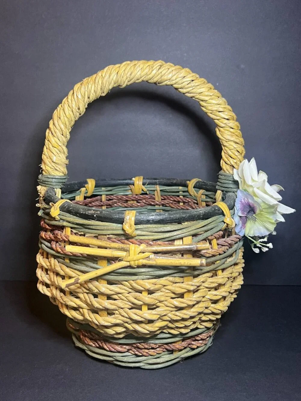 Rustic Farmhouse Style Multicolor Decorative Woven Wicker Basket w/ Handle 11.5