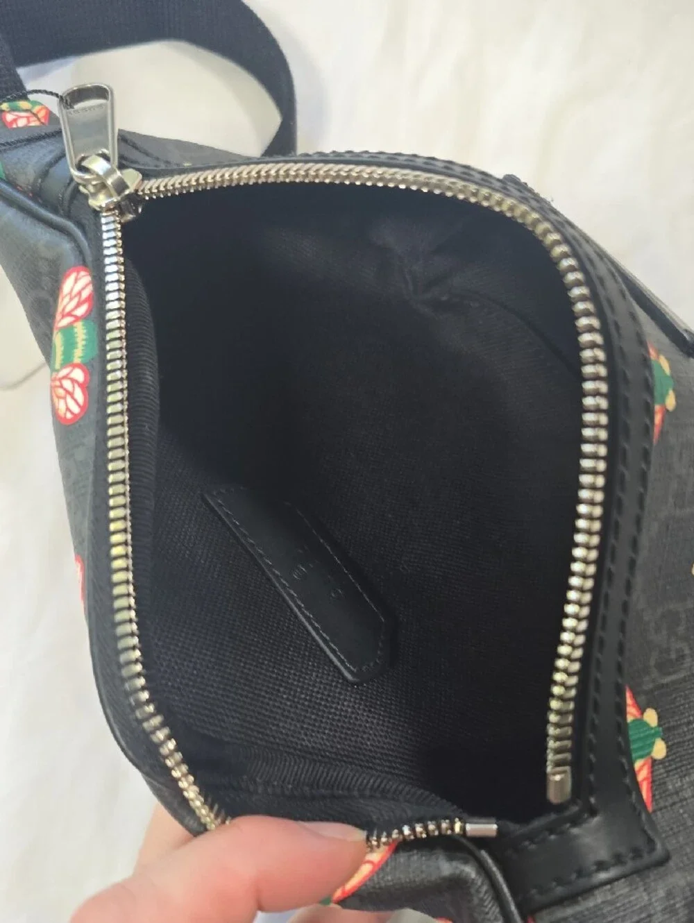 Gucci black waist