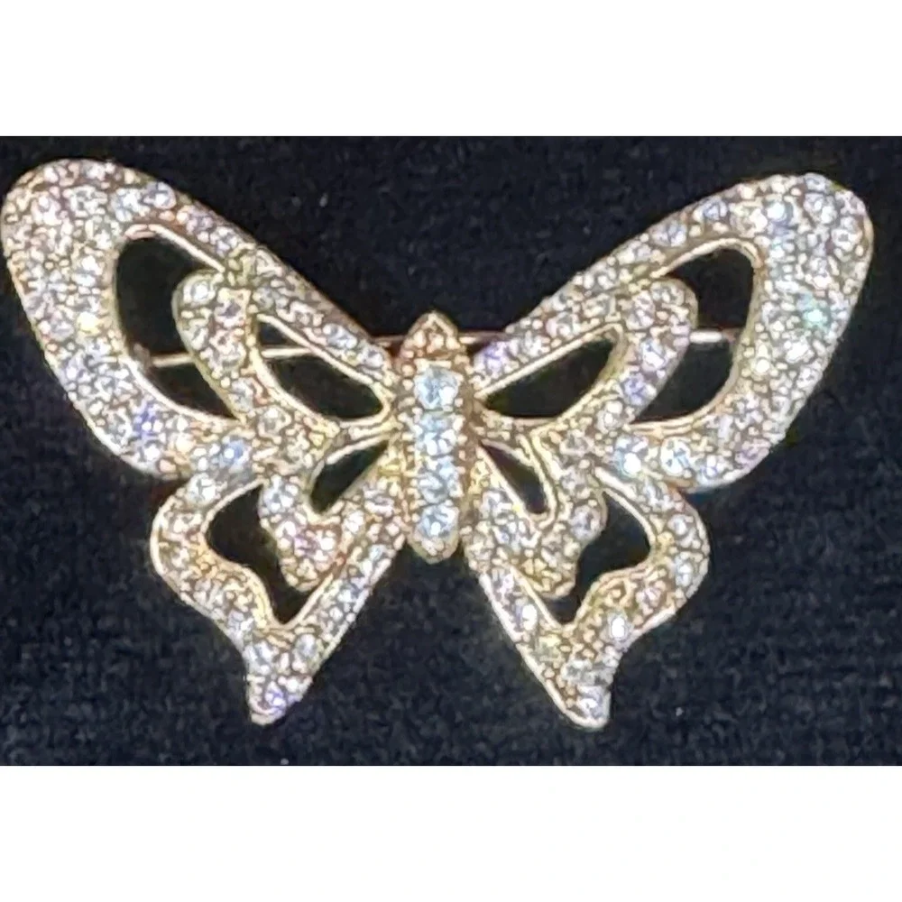 Vintage Rhinestone Butterfly Brooch‎ Gold Tone Openwork Sparkling Pin
