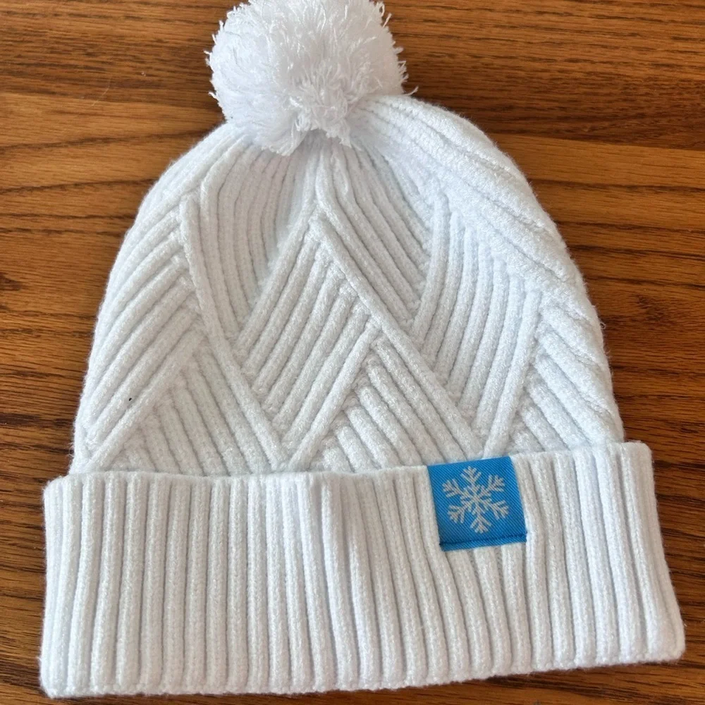 ❤️5 For $20❤️ White Legacy Girls Beanie with a  Pom Pom Patch Snow Flake   NWT