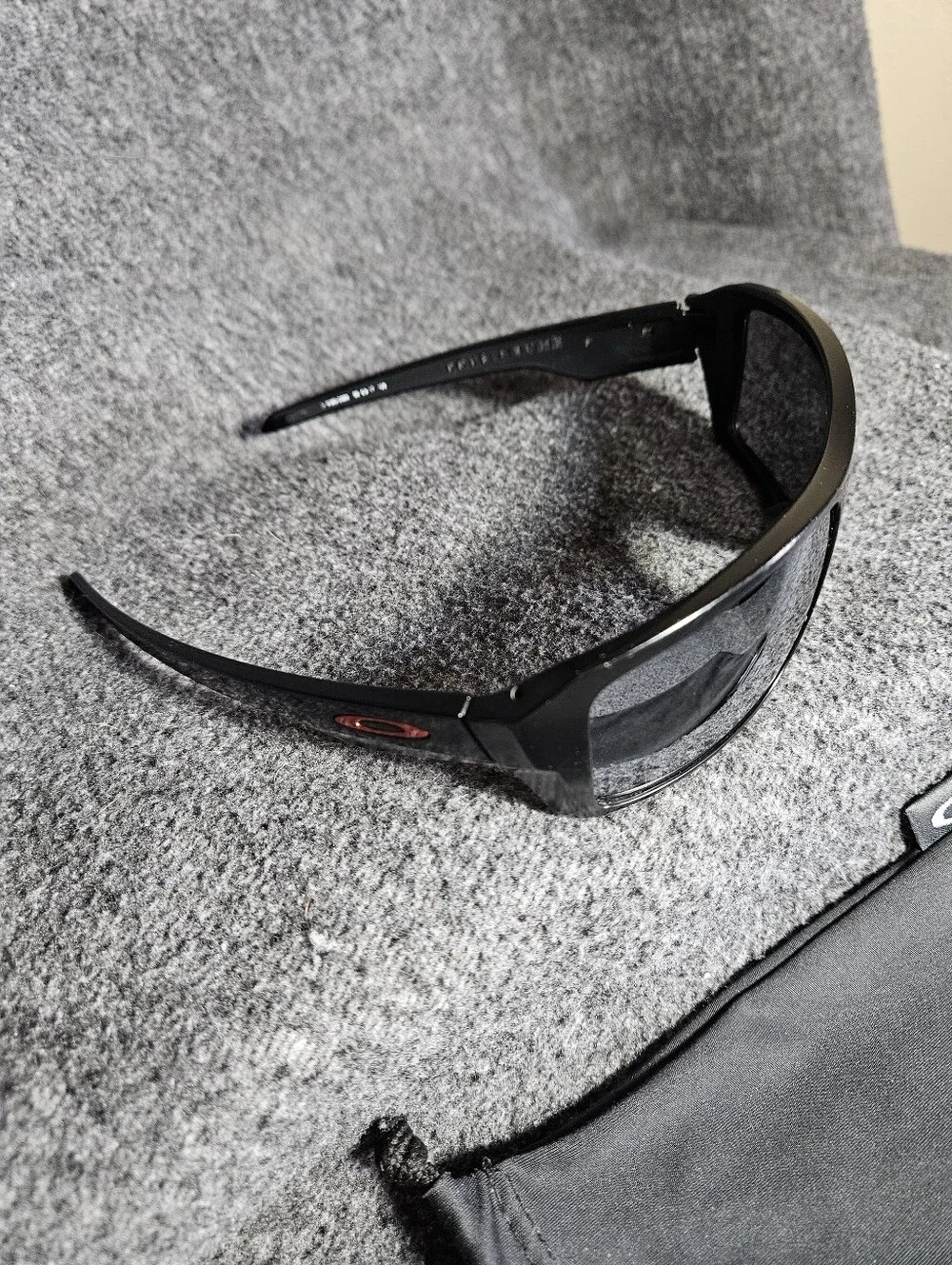 Oakley shield style