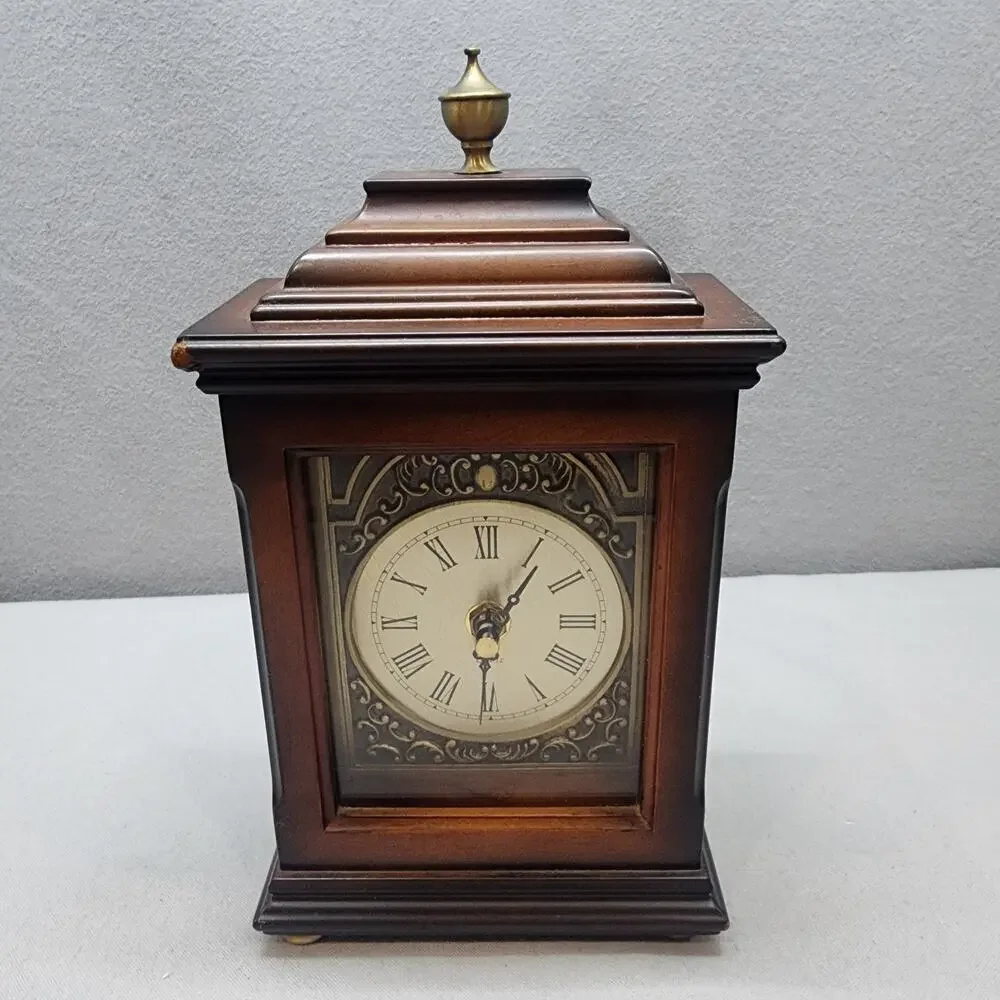 VTG 2001 The Bombay‎ Company Mantle Shelf Clock Quartz Dark Cherry Wood