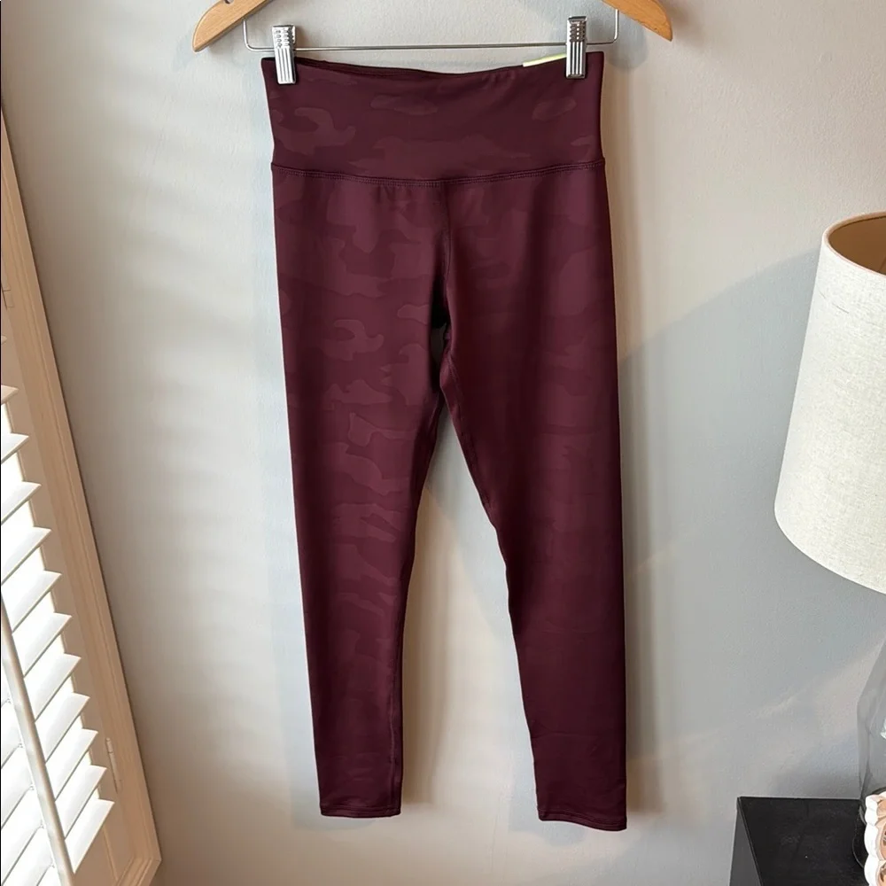 NWT Old Navy Elevate Girls‎ red Camo Leggings