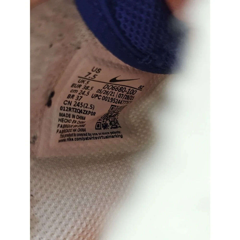 Nike very clean