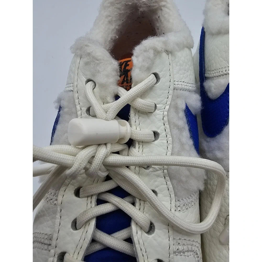 Nike very clean