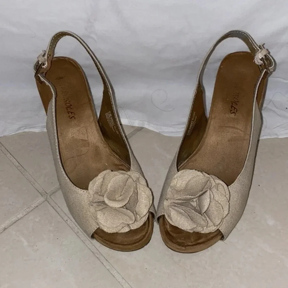 AEROSOLES sweet specks heel